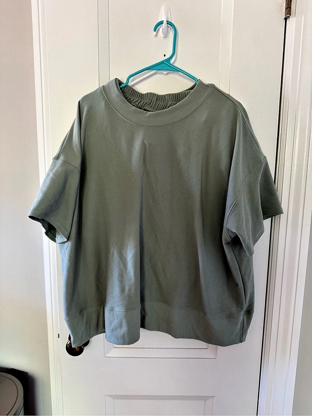 Chvleson.com Green Short Sleeve Top